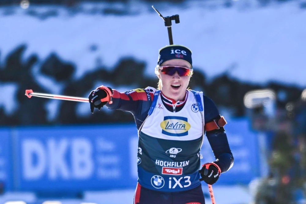 Марен Киркеэйде на финише масс-старта