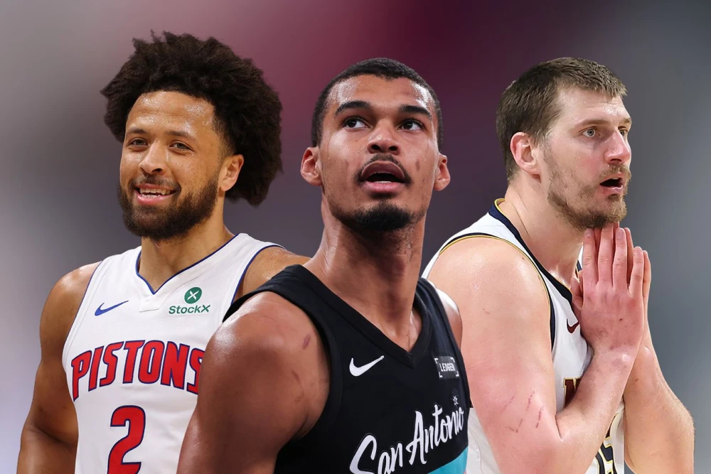 Баскетболист НБА Кейд Каннингем в игровом моменте на паркете, символизирующий борьбу за признание своих достижений на фоне спортивного регламента.