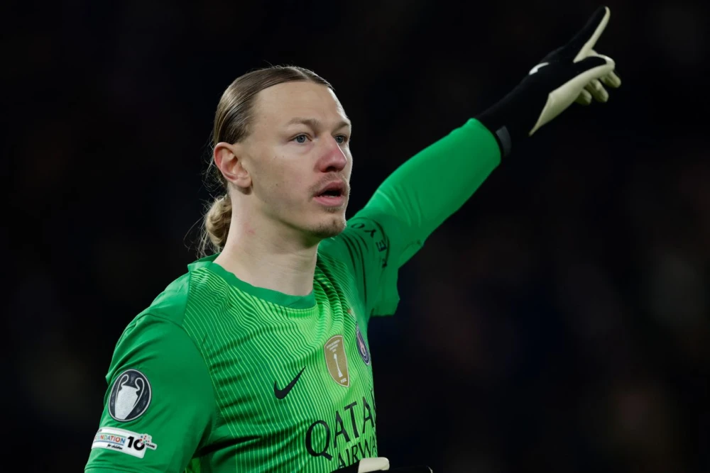 Футболисты ПСЖ и Тулузы на стадионе Парк де Пренс, Париж, Лига 1