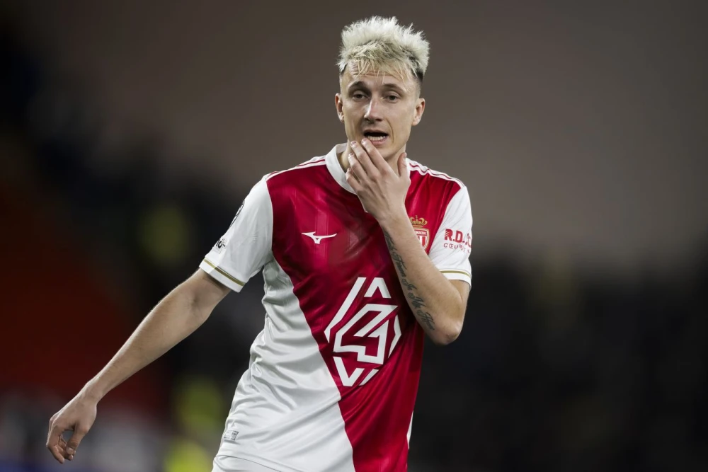 Александр Головин, полузащитник «Монако», объясняет свои эмоции после судейского решения