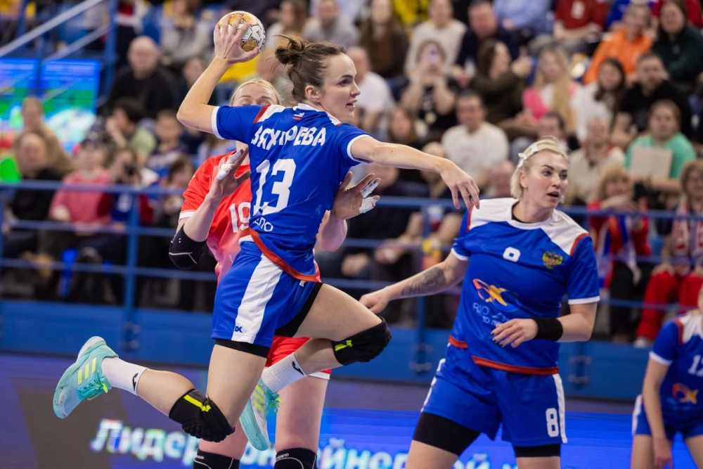 Эмоциональный гала-матч женских сборных России по гандболу: встреча легенд Рио-2016 и Токио-2020