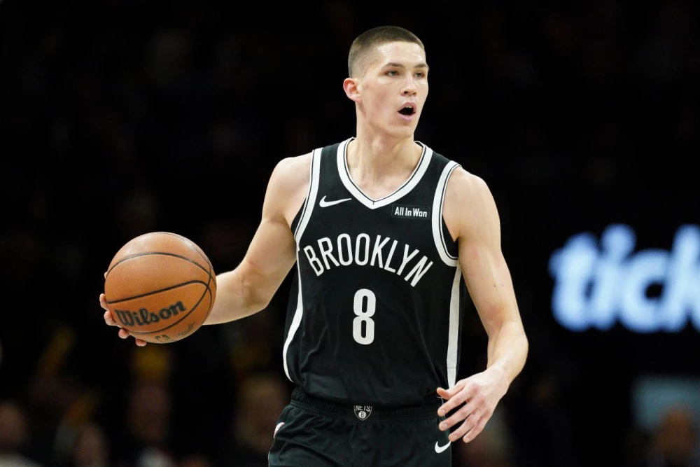 Молодой российский баскетболист Егор Дёмин в форме на Турнире восходящих звёзд НБА в Лос-Анджелесе