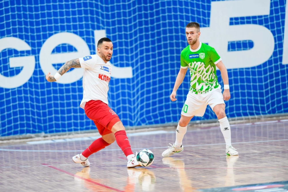 Напряженный момент матча «КПРФ» – «Ухта» в Кубке лиги по футзалу