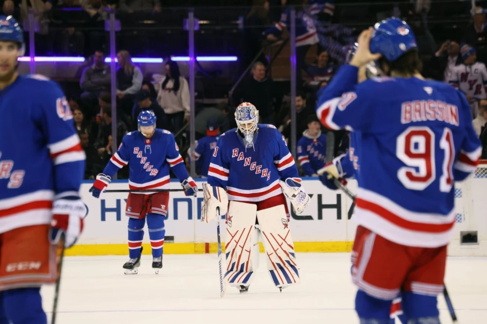 Кирилл Марченко празднует победный гол в ворота «Нью-Йорк Рейнджерс», обеспечивший победу «Коламбус Блю Джекетс» в драматичном матче НХЛ.