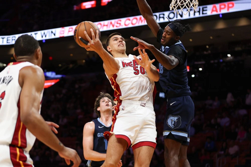 Владислав Голдин в форме "Майами Хит", российский баскетболист, центровой, НБА