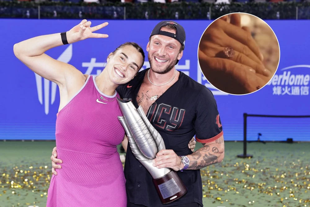 Арина Соболенко и Георгиос Франгулис после помолвки, демонстрируя обручальное кольцо