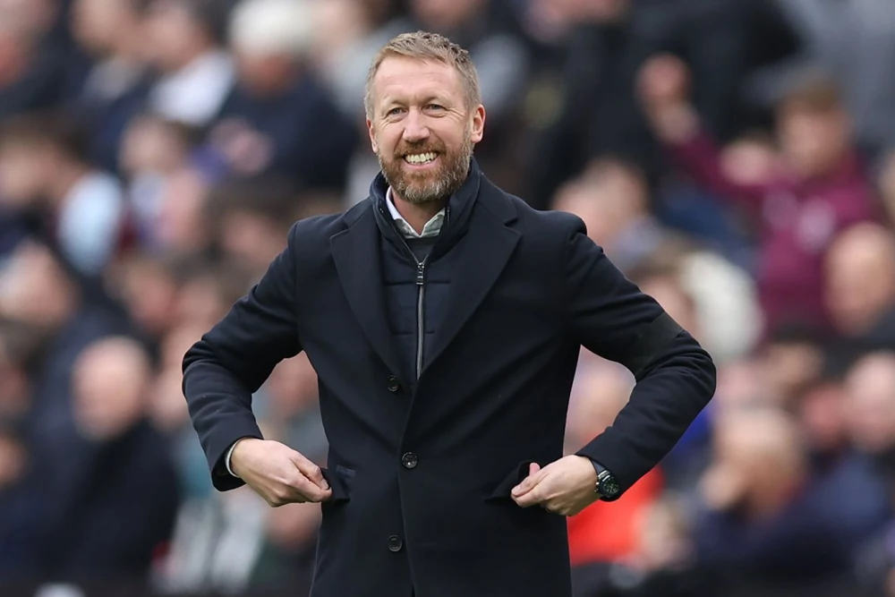 Главный тренер сборной Швеции Грэм Поттер празднует победу команды над Польшей и выход на ЧМ-2026