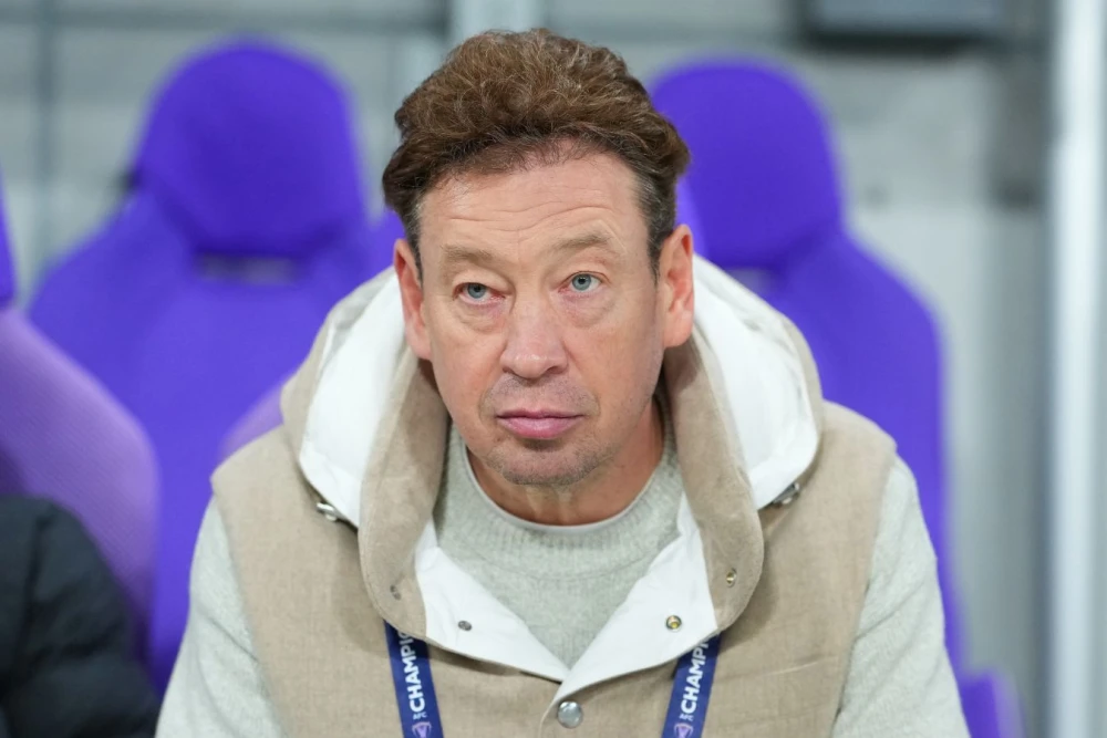 Леонид Слуцкий, главный тренер Шанхай Шэньхуа, комментирует проблемы китайского футбола на YouTube-канале