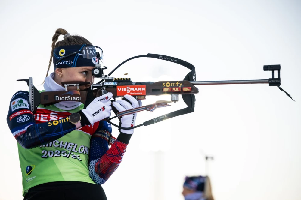 Осеан Мишлон с трофеем после победы в эстафете