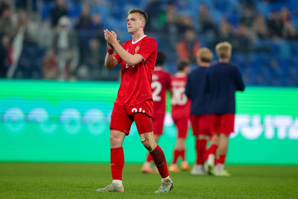 Футболист сборной России Александр Сильянов после матча