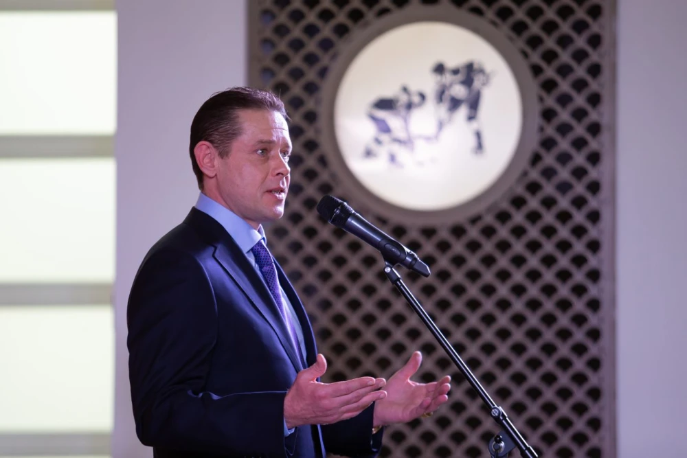 Павел Буре получает высокую государственную награду – Орден «За заслуги перед Отечеством» III степени от Президента России Владимира Путина, в знак признания его вклада в развитие спорта.