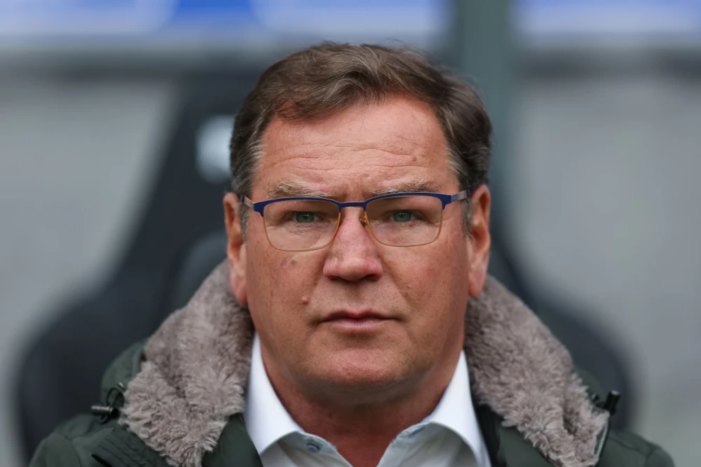 Главный тренер сборной Польши Ян Урбан на пресс-конференции после поражения в матче со Швецией, выражение лица, разочарование, футбол, Чемпионат мира 2026