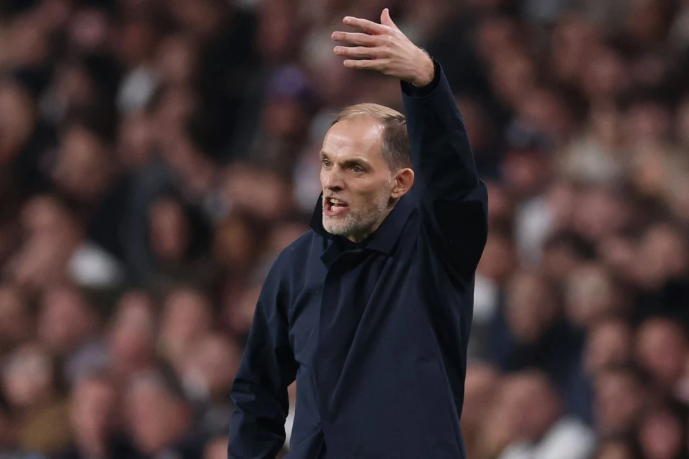 Футбольный матч сборных Англии и Японии на стадионе «Уэмбли» в Лондоне, проверка оборонительной системы Томаса Тухеля.